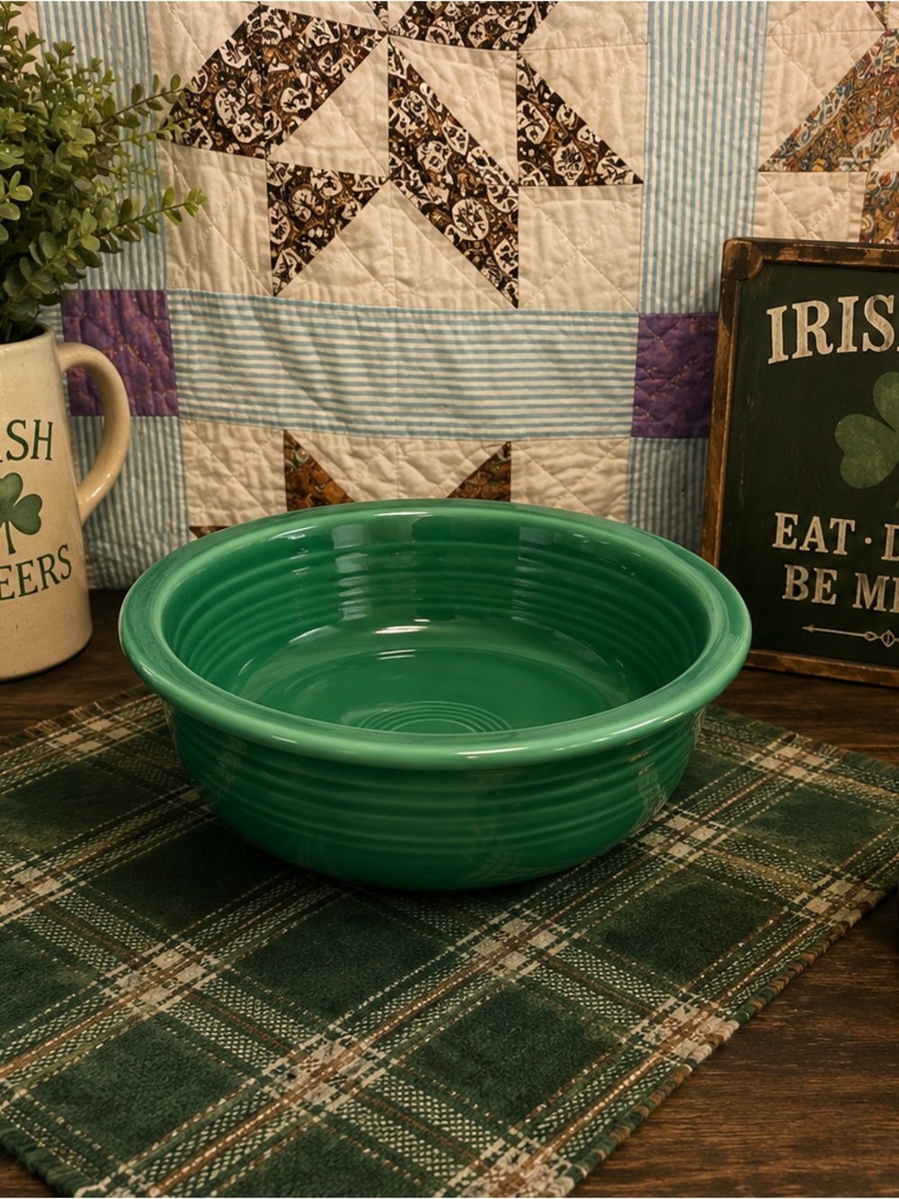 Vintage Fiestaware Serving Bowl (original green)